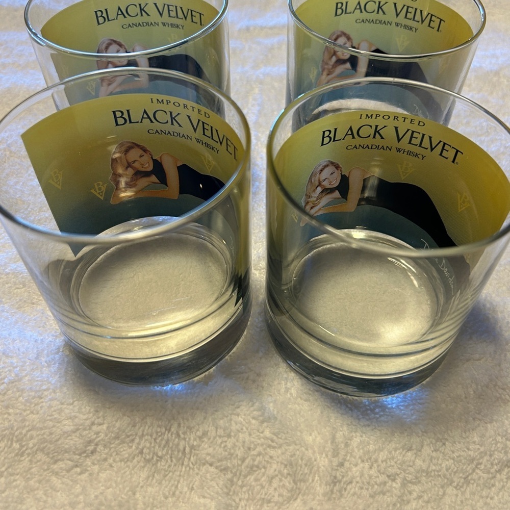Vintage Imported Black Velvet Canadian Whisky Glass Model Dawn Davidson set 2 - Picture 5 of 5
